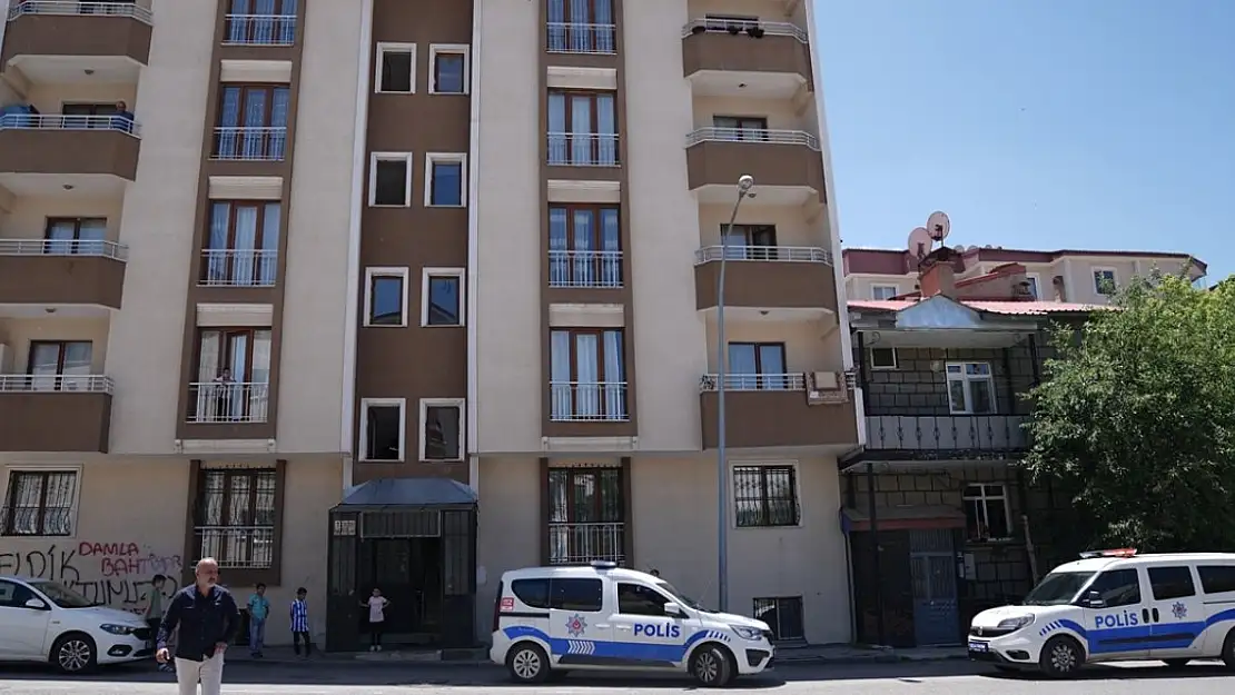 Erzurum'da kuzeninin tabancayla kazara vurduğu çocuk yaralandı