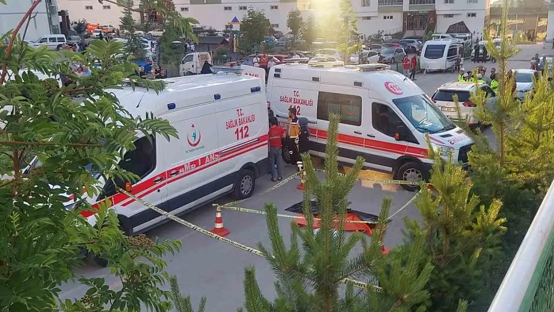 Erzurum'da aracın altında kalan küçük çocuk can verdi