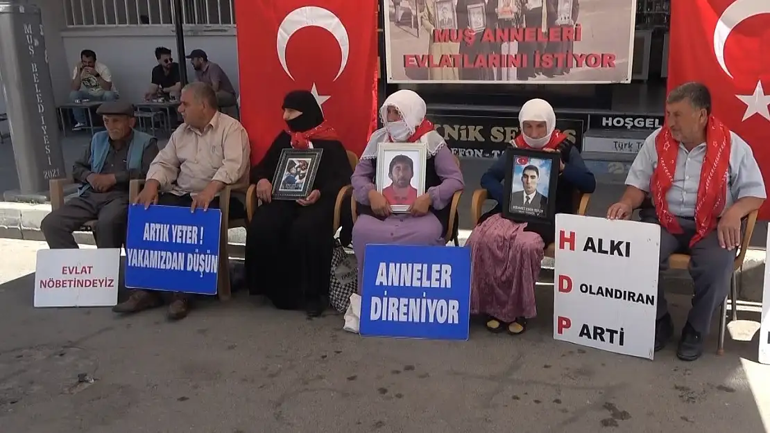 Muş'ta acılı ailelerin evlat nöbeti kararlılıkla devam ediyor