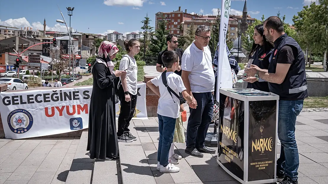 Erzurum'da polisten toplumsal farkındalık çalışması