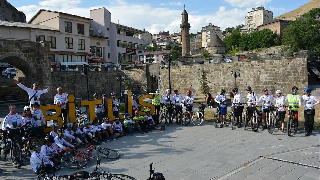 Bisiklet tutkunları Bitlis'te kültür turuna katıldı