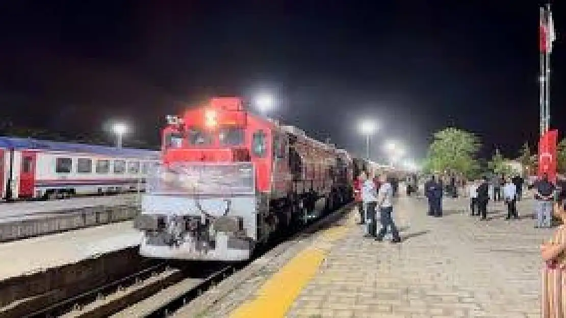 'Turistik Tatvan Treni' yolcuları Ankara'ya uğurlandı