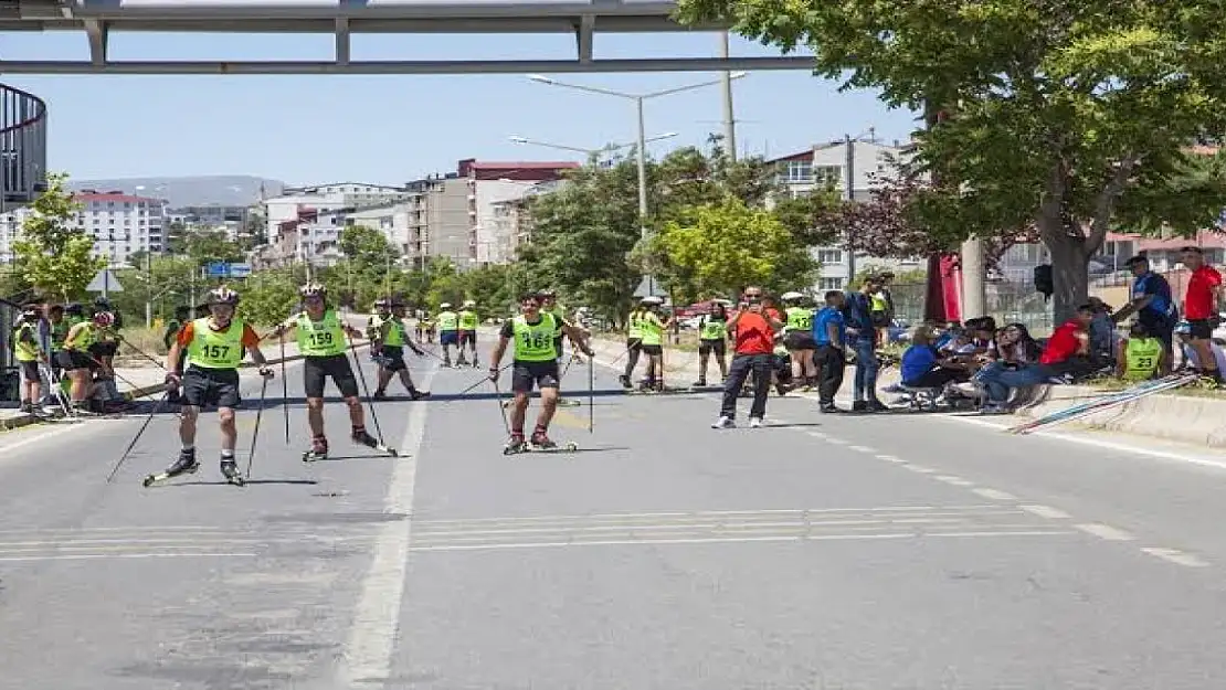 Bitlis'te düzenlenen Tekerlekli Kayak Türkiye Şampiyonası sona erdi