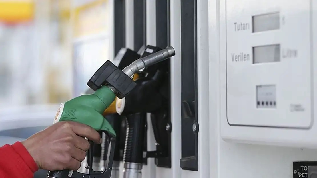 Akaryakıt fiyatlarında zam pompaya yansıdı