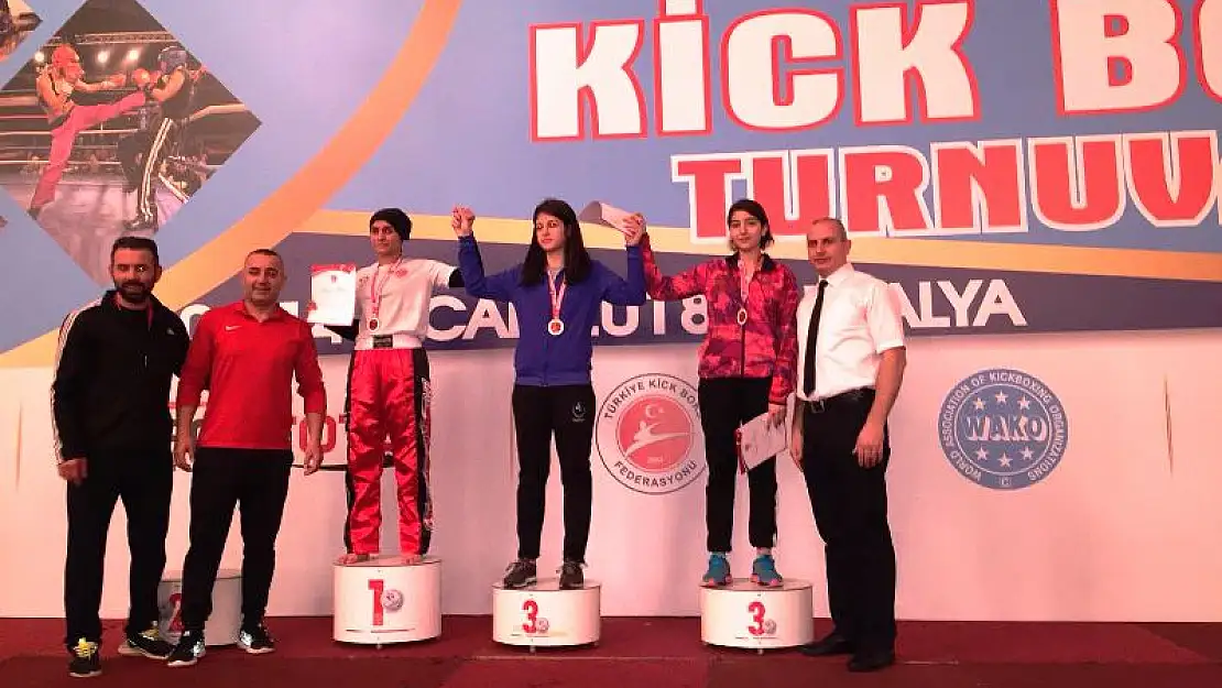 Ağrı'da kick boks dalında Öykü Çağla Alıcıaslan madalya kazan ilk sporcu oldu