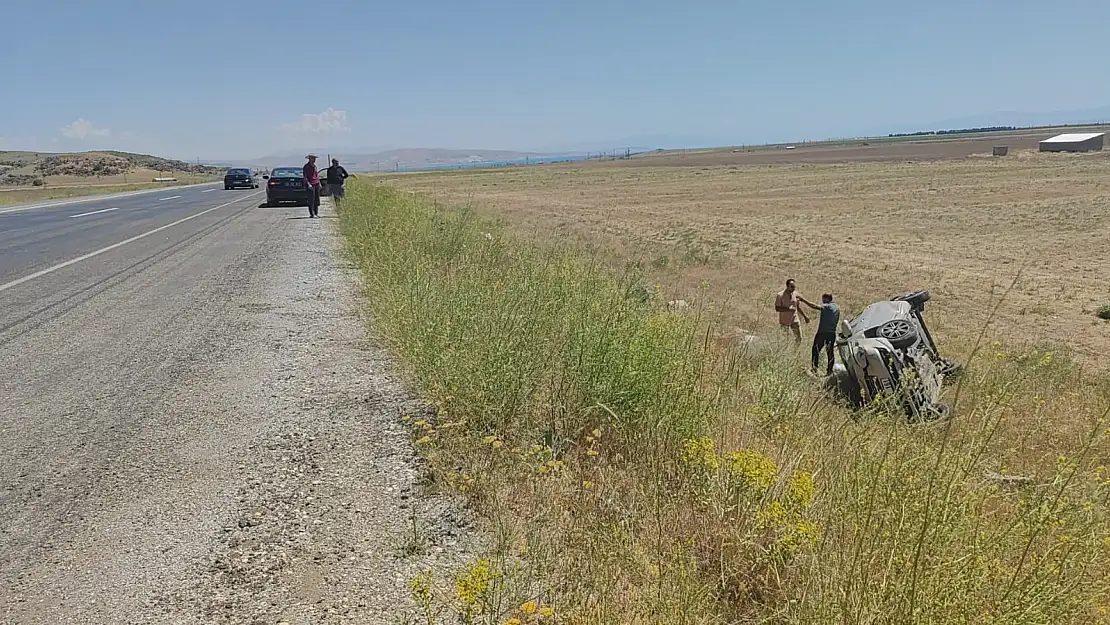 Bitlis'te takla atan otomobildeki 2 kişi kazayı hafif sıyrıklarla atlattı