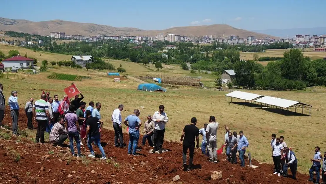 Muş'ta rüzgar enerji santrali inşaatı protesto edildi