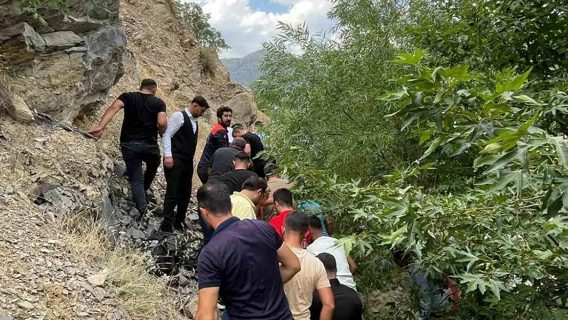 Bitlis'te 22 yaşındaki genç girdiği derede boğuldu
