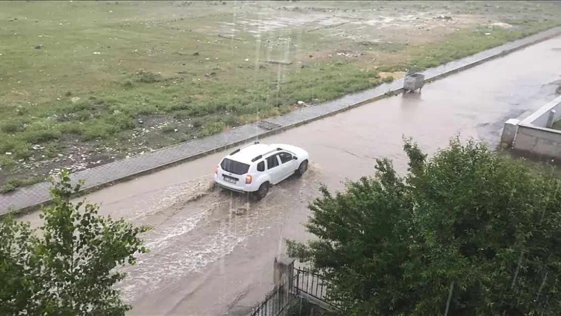 Erzurum ve Kars'ta sağanak etkili oldu