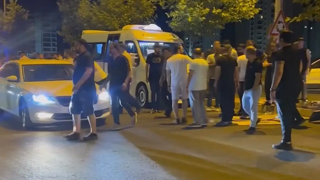Diyarbakır'da şehir içi minibüsü yayalara çarptı