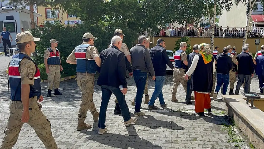 Iğdır ve Ardahan'daki rüşvet operasyonunda 32 zanlı serbest bırakıldı