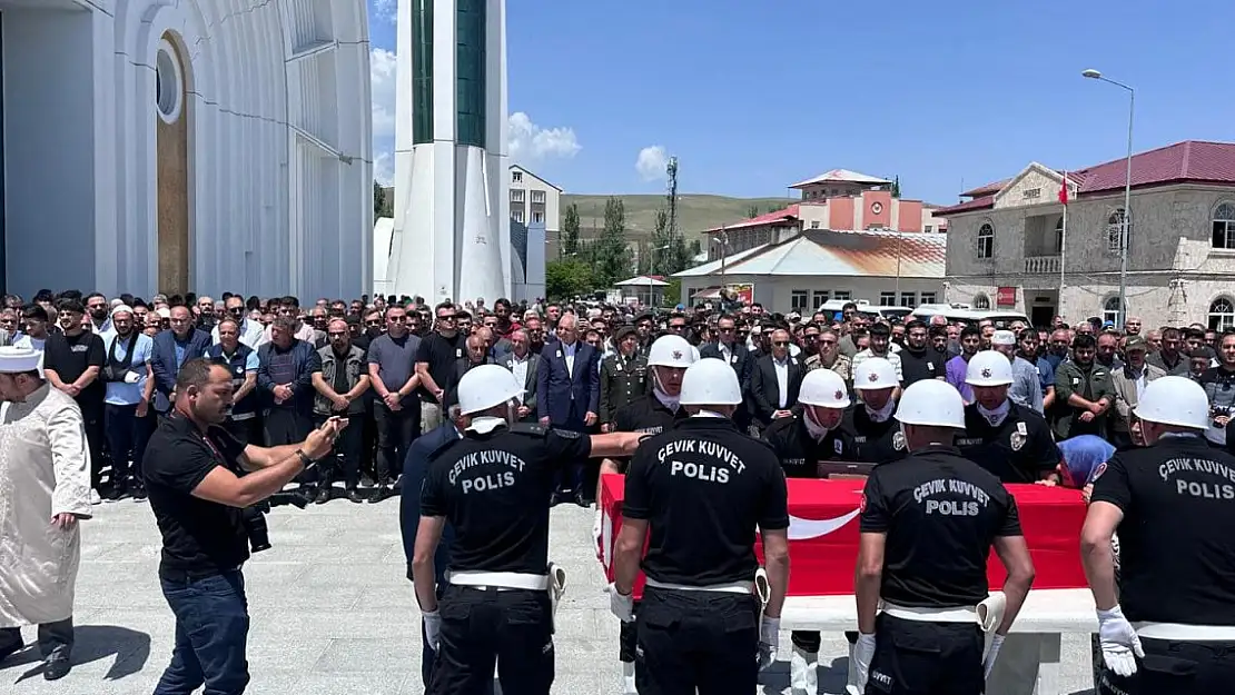 Polis memuru Ağrı'da toprağa verildi