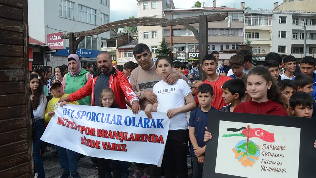 Kars'ta öğrenciler, yaz kursları açılışında Filistin'i unutmadı