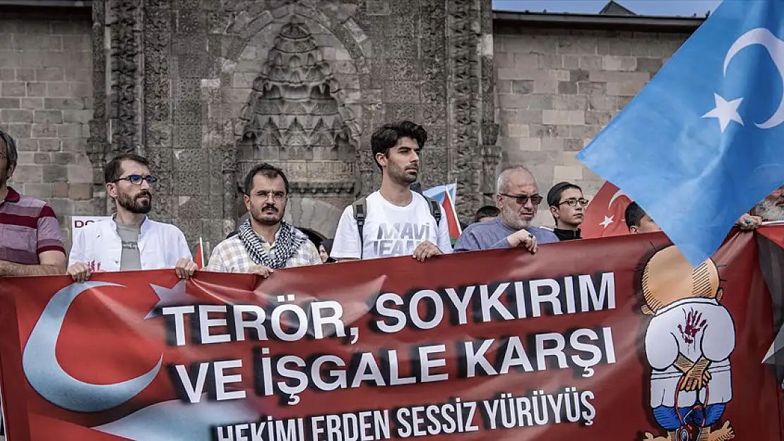 Erzurum'da sağlık çalışanları Gazze için yürüdü