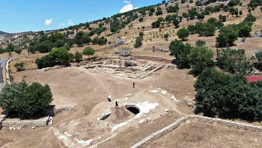 Diyarbakır'da bin 500 yıllık kilise kalıntısında yeni buluntular