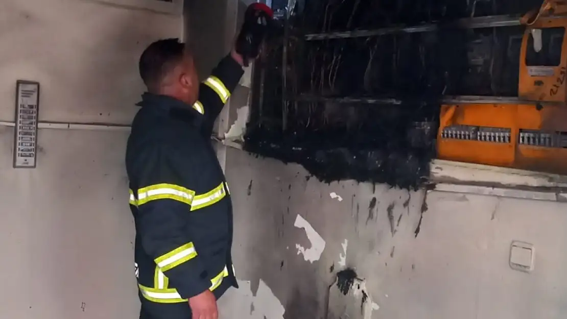 Kars'ta yangın çıkan apartmanda mahsur kaldılar