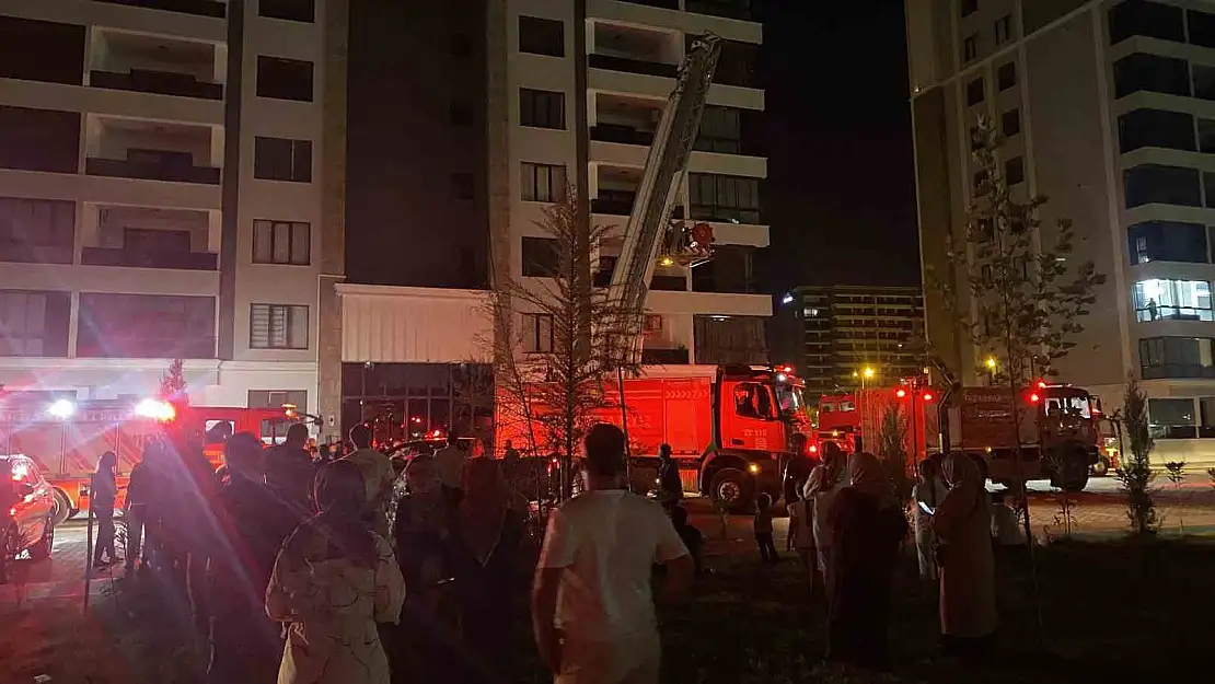 Diyarbakır'da bir sitede çıkan yangın korkuttu