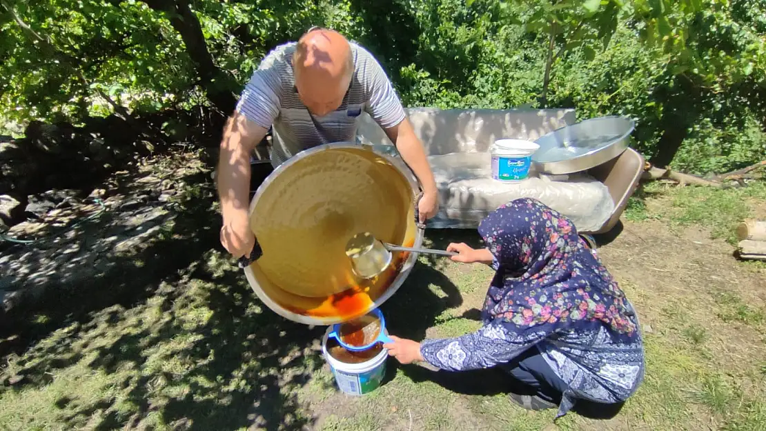 Erzurum'da dutun yolculuğu sürüyor