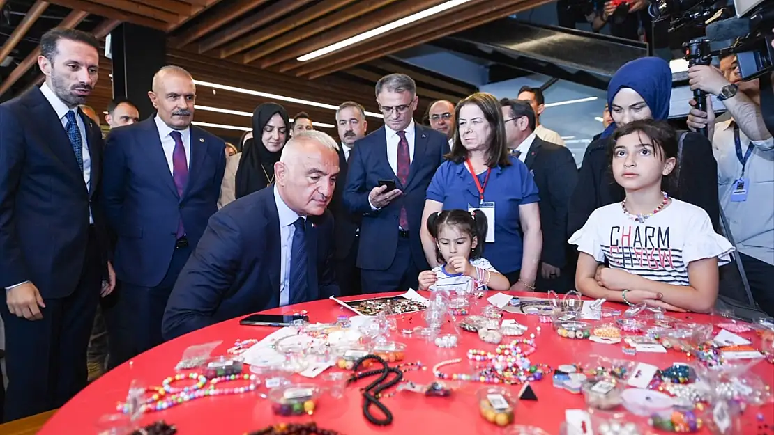 Bakan Ersoy'dan festivale katılan Vanlı çocuklarla ilgili paylaşım
