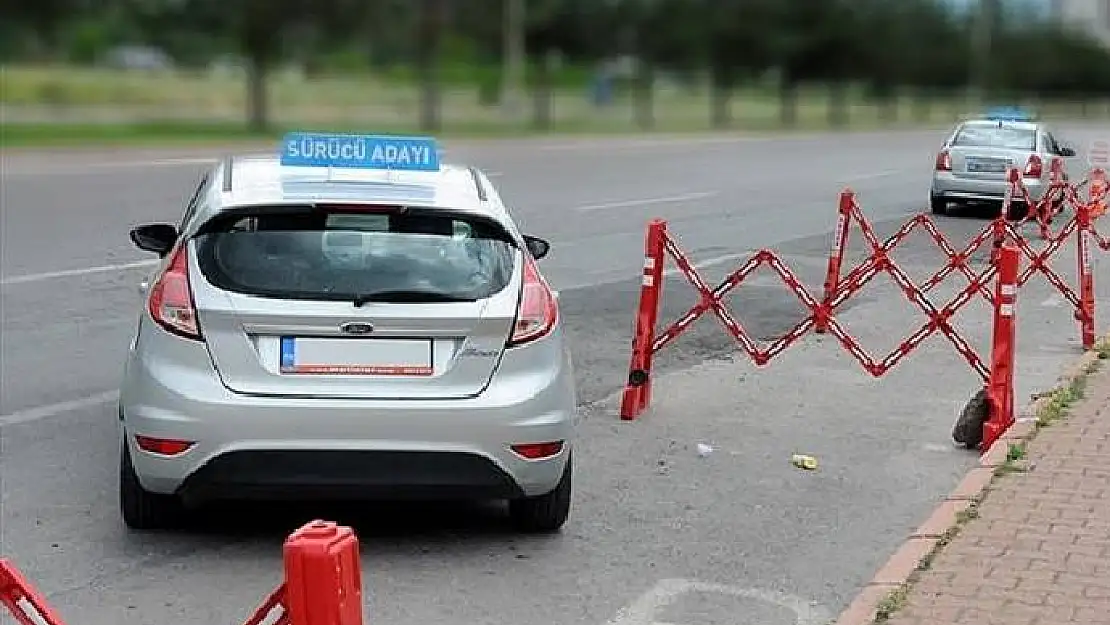 Ehliyet alacaklar dikkat! Direksiyon sınavı değişiyor