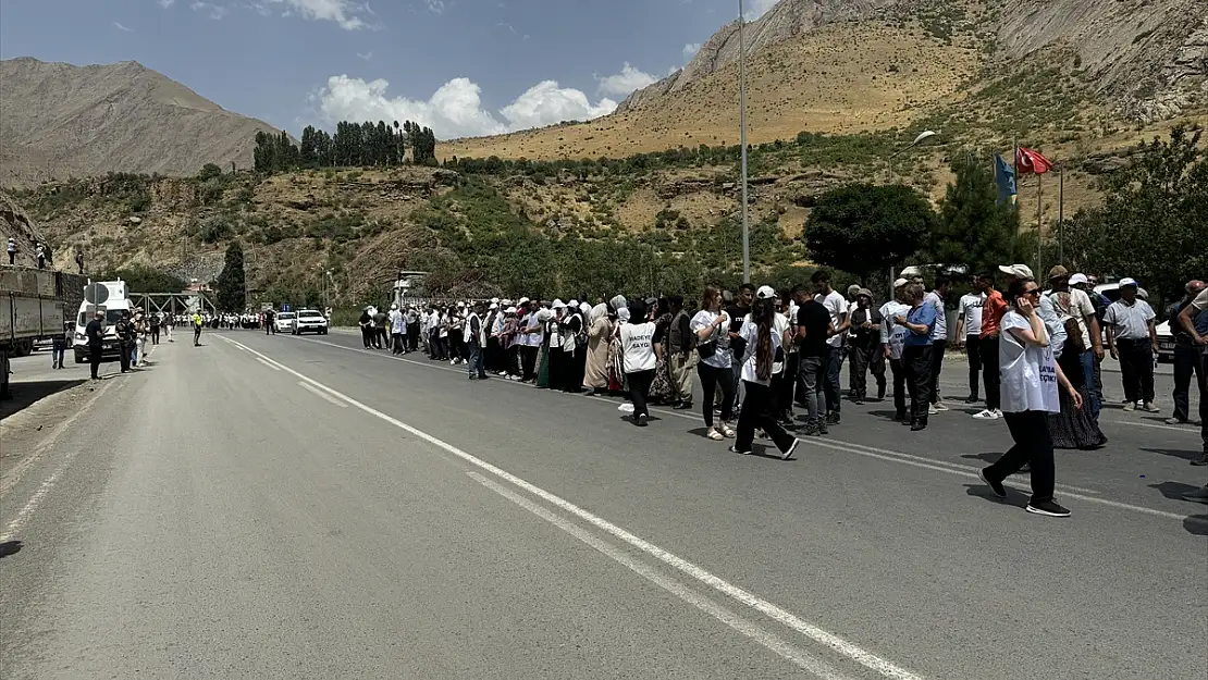 DEM Parti Van'dan Hakkari'ye yürüdü