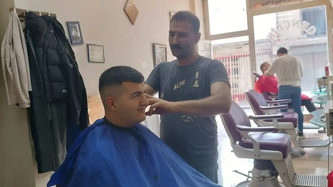 Ağrı'da Berberler Pazar Gününü Kapalı Olma Günü Seçti