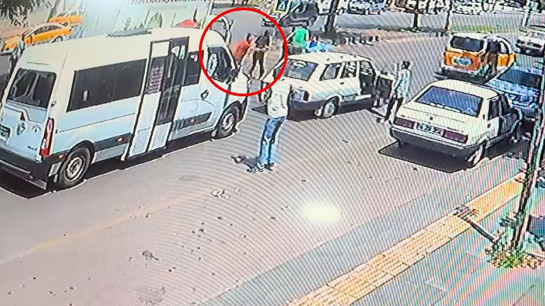 Diyarbakır'da husumetli akrabalar trafiği birbirine kattı