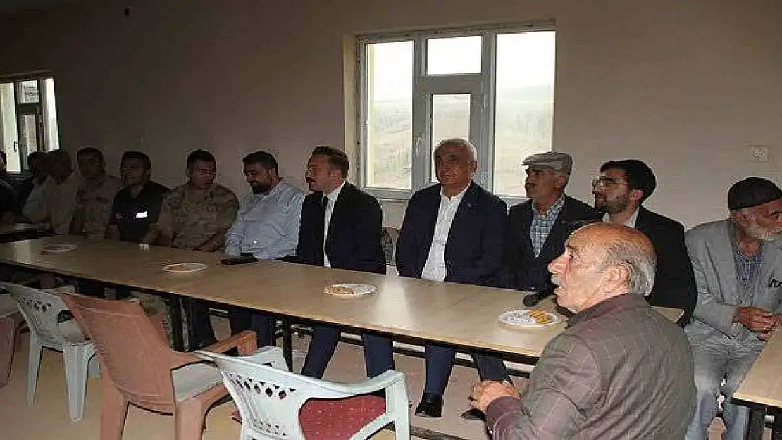 Vali Çakır sel felaketinin yaşandığı köyde