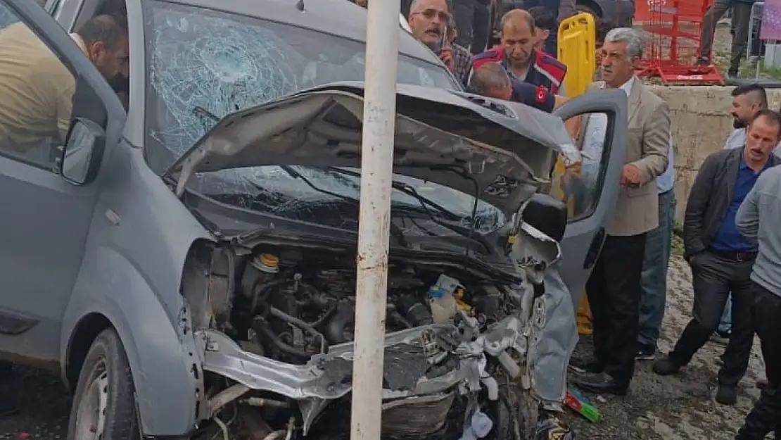 Ağrı'da direksiyon hakimiyetinin kaybedilmesiyle 4 kişi yaralandı