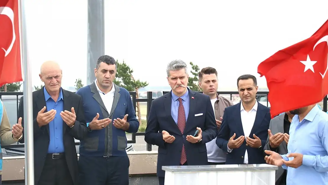 Ağrı Cumhuriyet Başsavcısı Çalış, şehitliği ziyaret etti