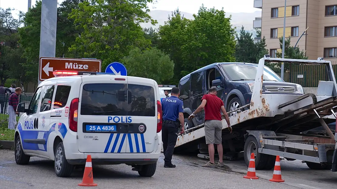 Erzurum'da iki araç birbirine girdi: 8 yaralı