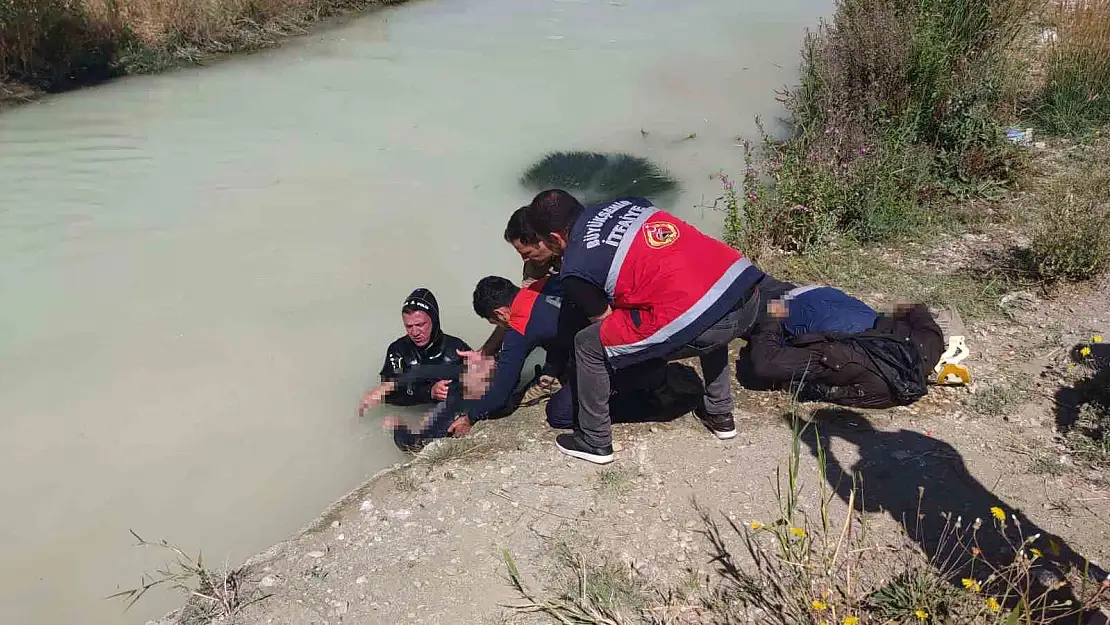 Van'da otomobil su kanalına uçtu: 2 ölü