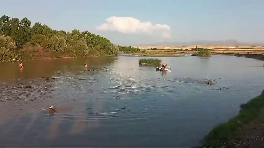 Serinlemek için suya giren 3 çocuktan biri kurtarıldı, biri öldü