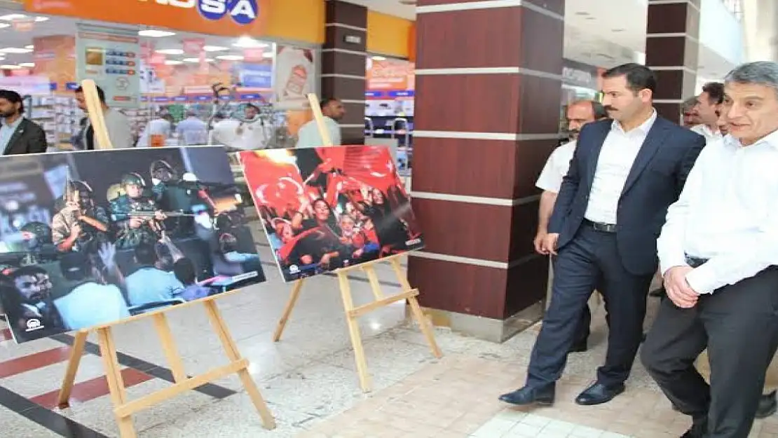 Tatvan'da '15 Temmuz' konulu fotoğraf sergisi açıldı