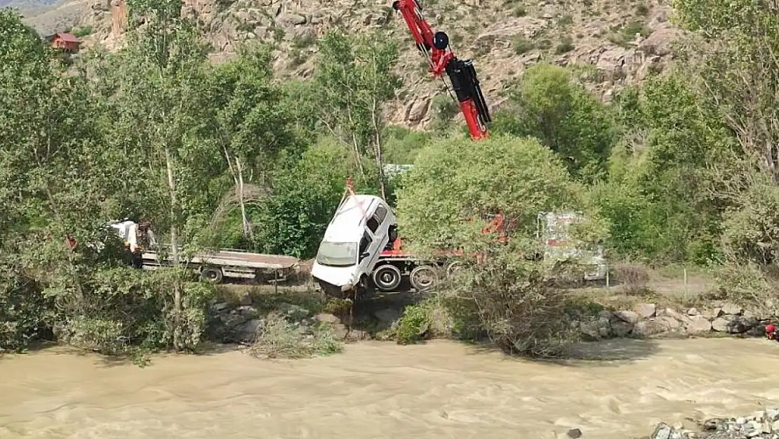 Heyelanda suya kapılan 10 aylık bebek aranıyor