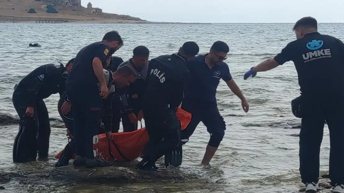 Van Gölü'nde 2 kişinin cansız bedeni kıyıya vurdu 1 kişi aranıyor