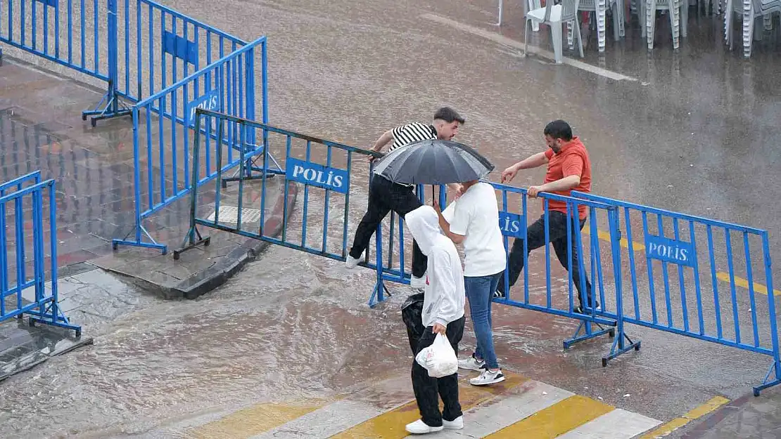 Erzurum'da yağmur vatandaşı mağdur etti