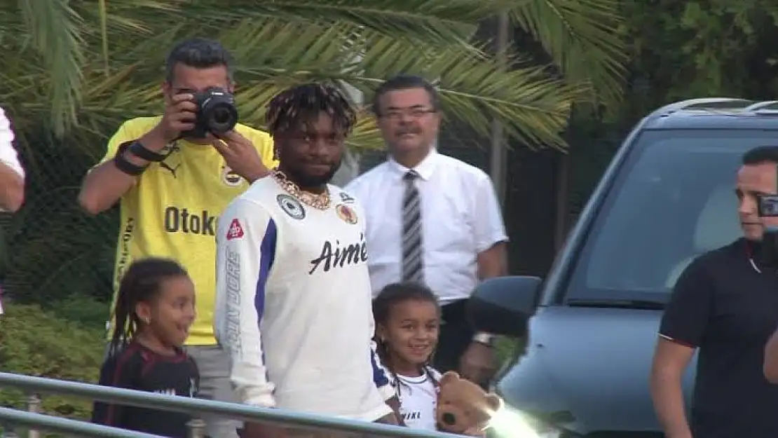 Fenerbahçe'nin yeni transferi Allan Saint-Maximin, İstanbul'a geldi