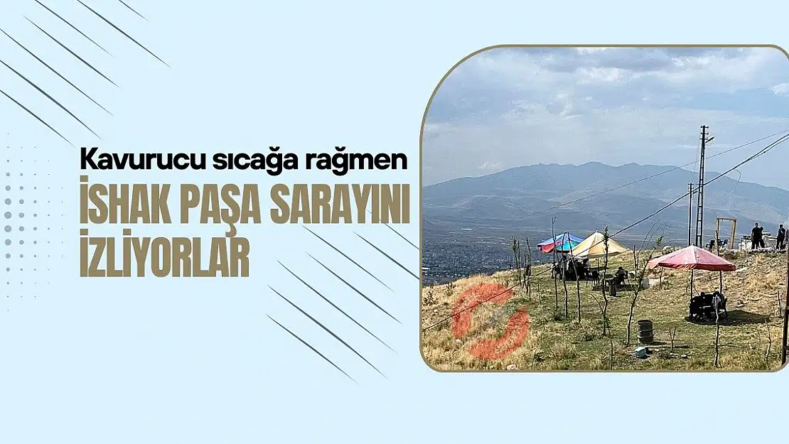 İshak Paşa Sarayı'nın Karşısında Turistlerin Keyifli Anları