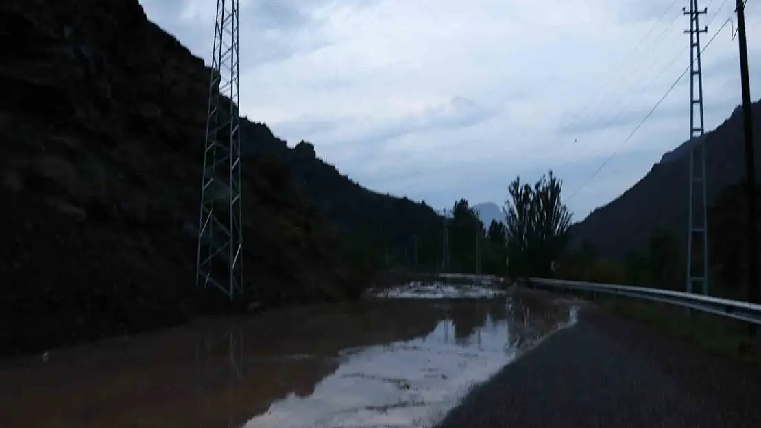 Erzurum'da bir mahalleyi daha sel vurdu