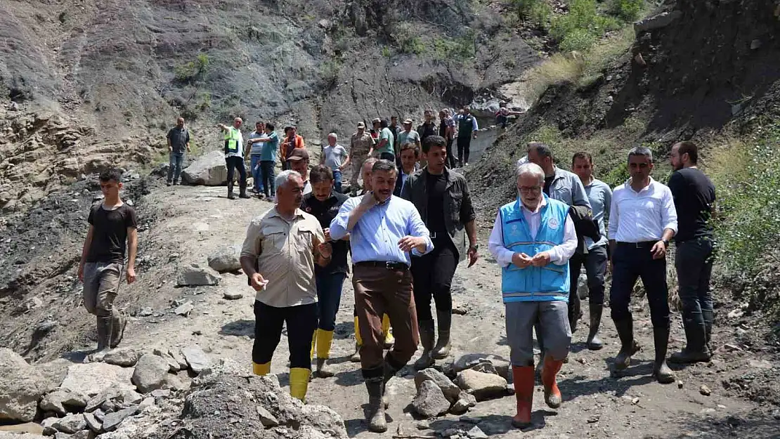 Erzurum'un o köyünü sel yıktı geçti