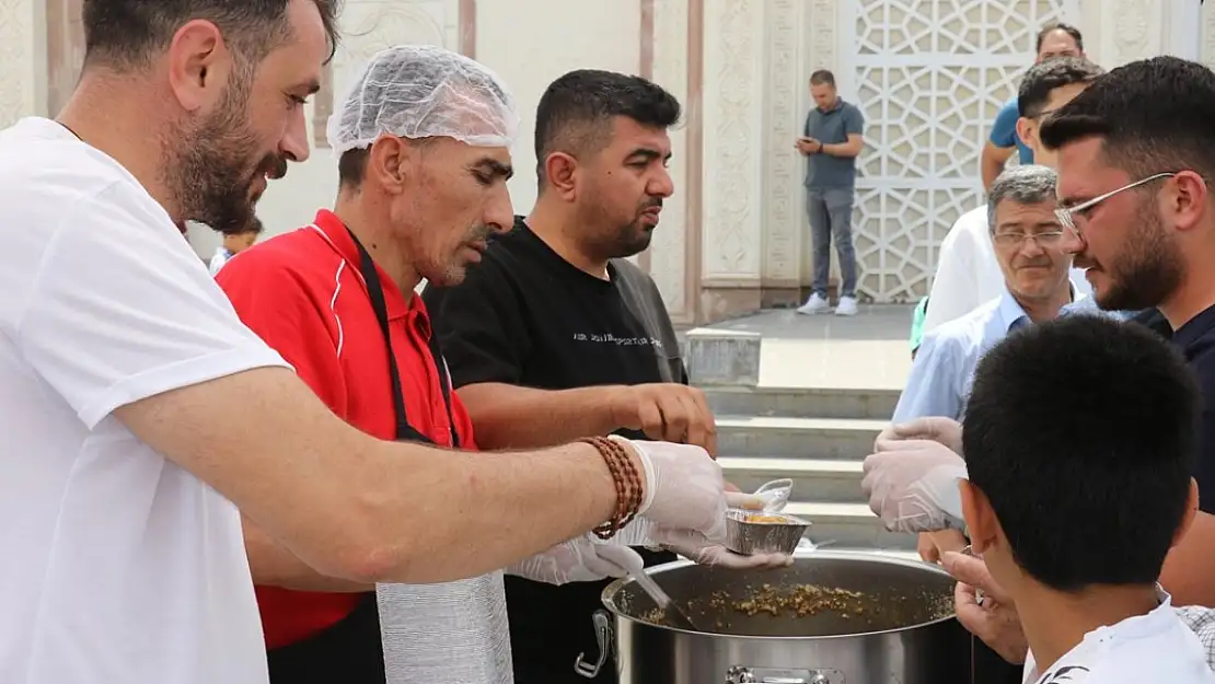 Ağrı'da 3 bin 500 kişiye aşure ikram edildi