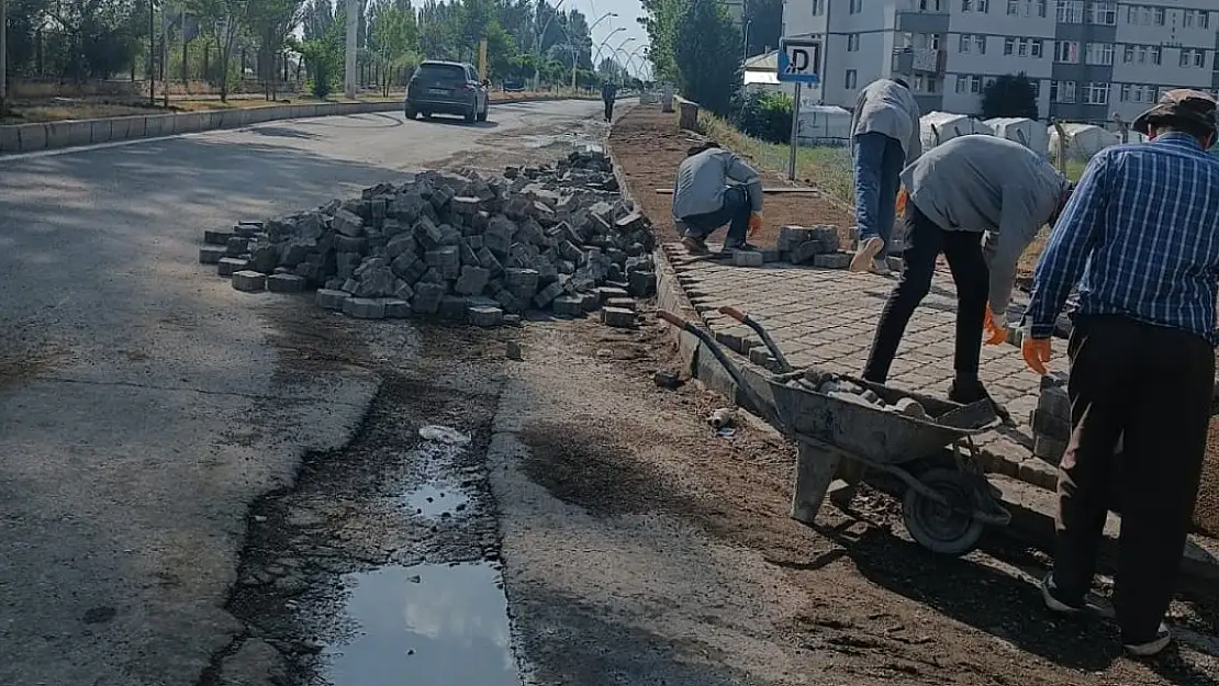 İki mahalle arası yıllar sonra kaldırıma kavuştu