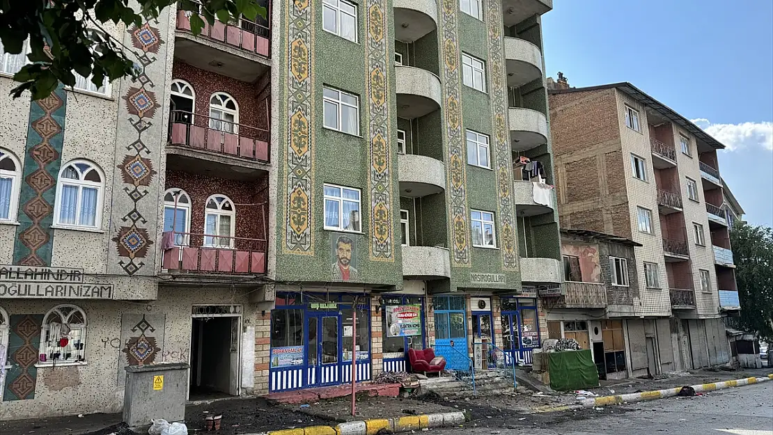 Erzurum'da çıkan kavgada ortalık savaş alanına döndü