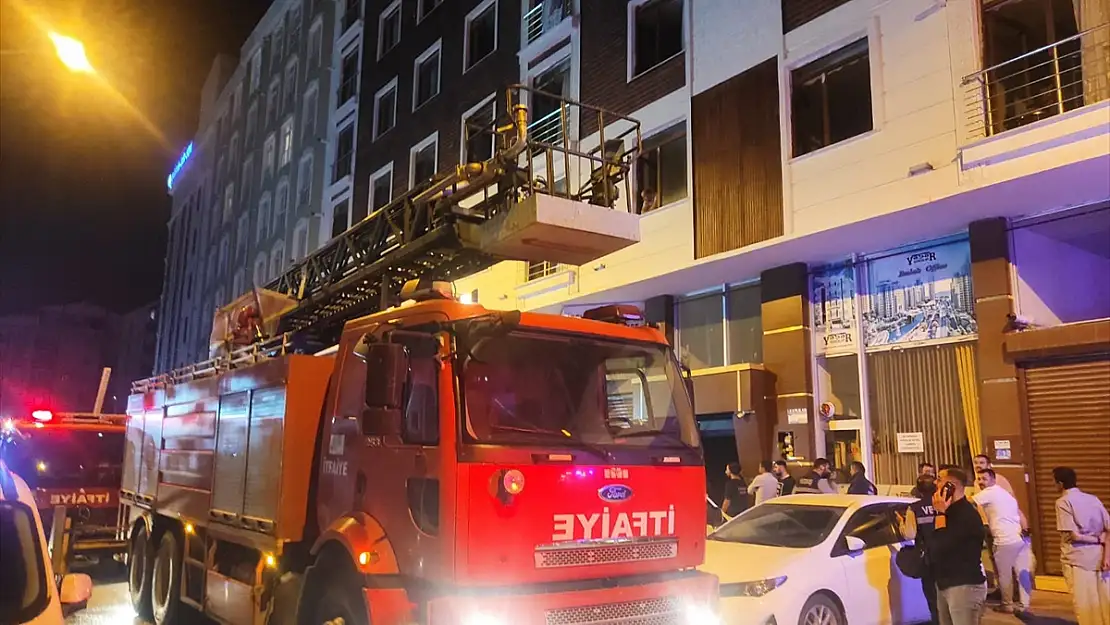 Van'da apartmanda çıkan yangın korkuttu