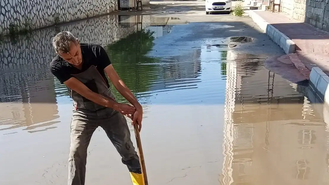 Ağrı'da yağışlar sonrası yoğun mesai