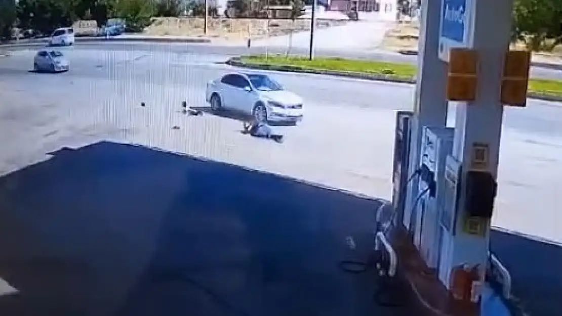 Muş'ta feci kaza: Baba ve oğul metrelerce savruldu