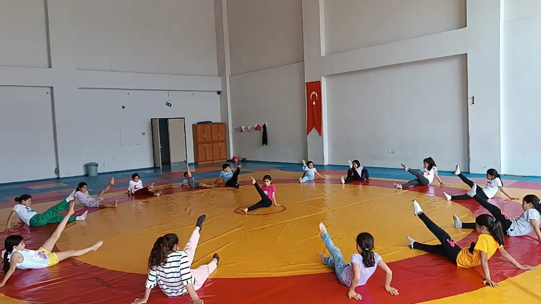 Ağrı'da kızlar jimnastiği seçti