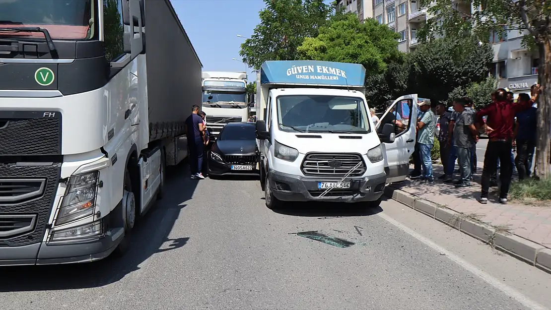 Iğdır'da 6 araç birbirine girdi