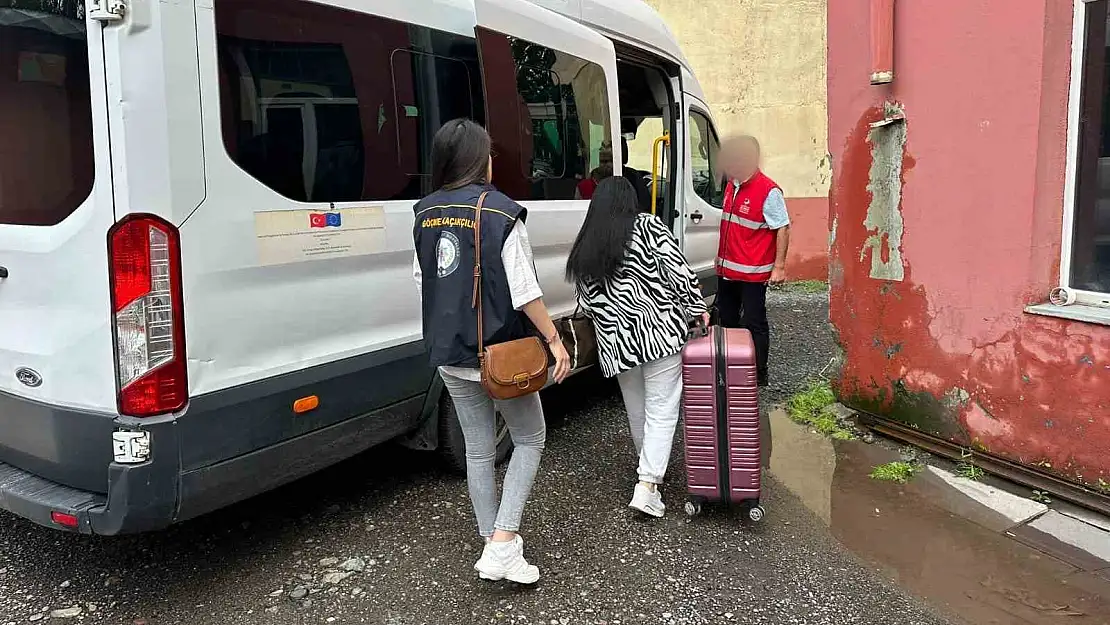 Kars'ta fuhuş operasyonunda gözaltına alınan kadınlar sınır dışı edildi